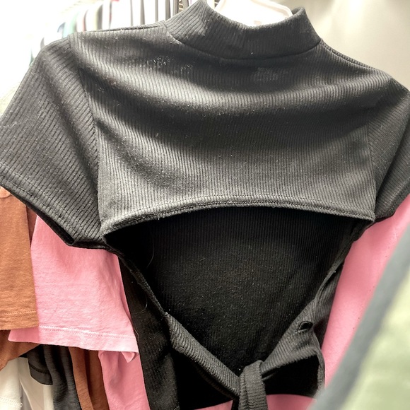 Pretty little thing crop - Picture 2 of 2